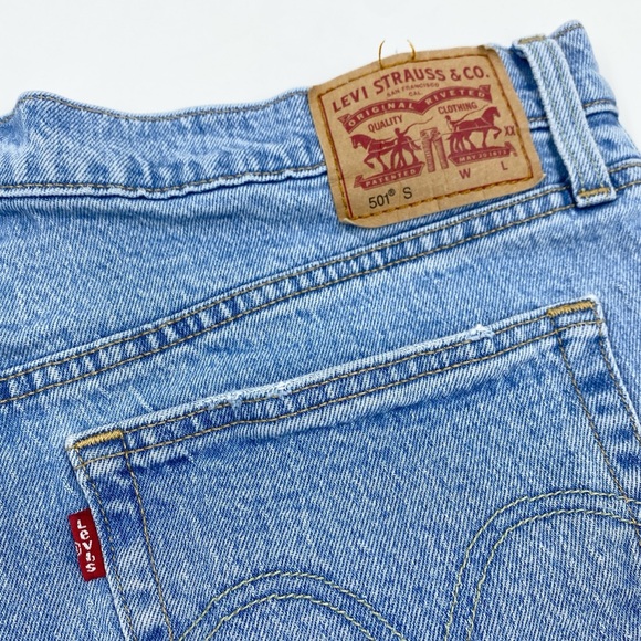 Vintage Levi’s 501 denim cut off Button Fly High Rise jean shorts 33 - Picture 5 of 5